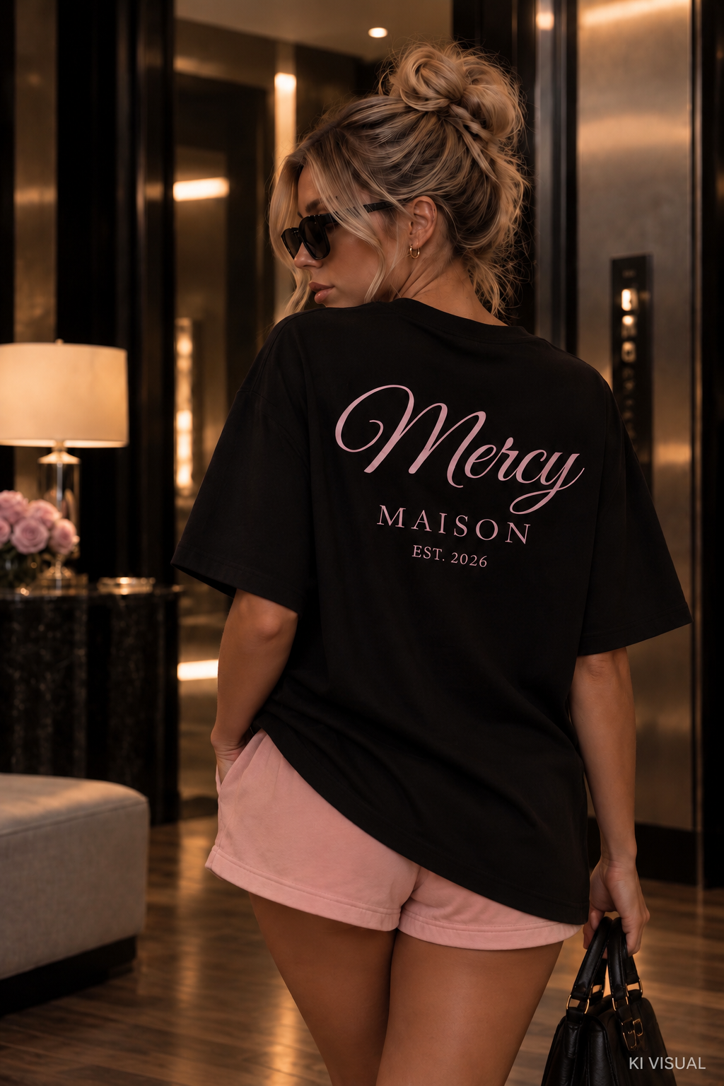 THE SIGNATURE Oversized T-Shirt